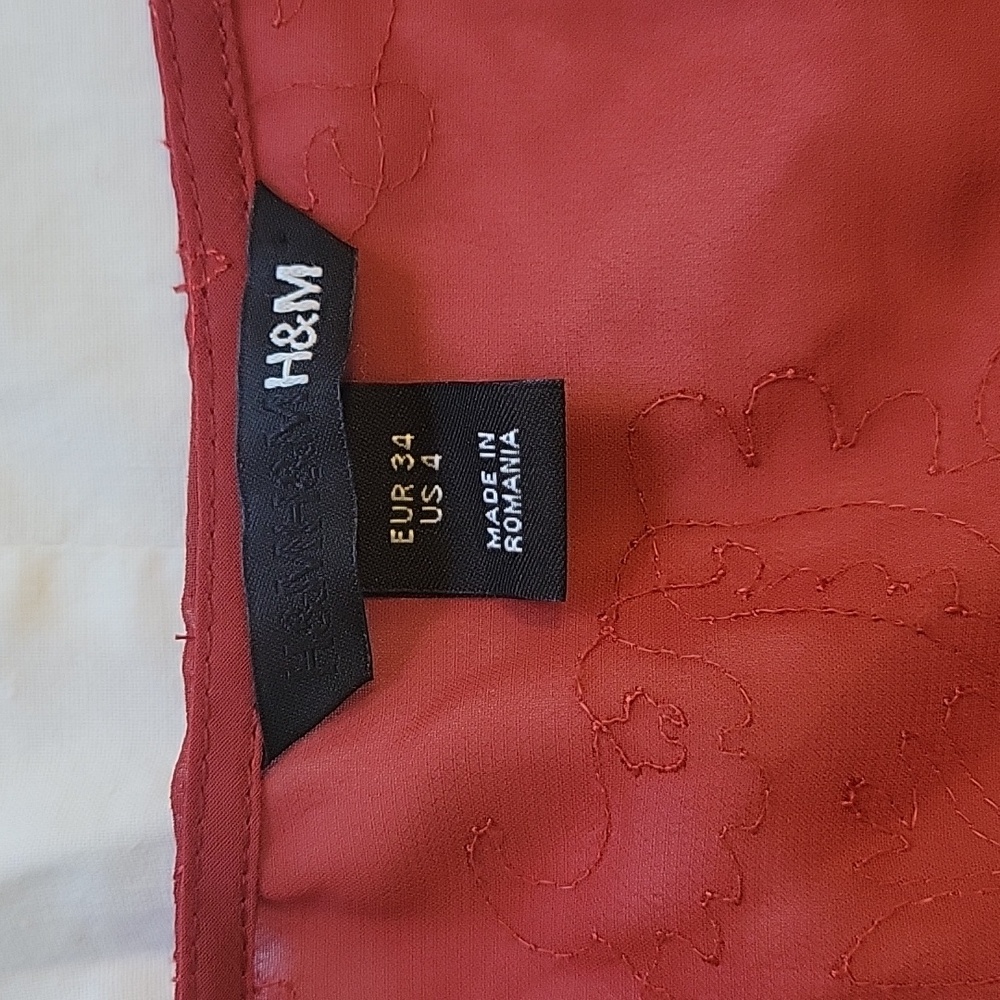 (A) V neck peplum top, red 2000s style blouse, with v neckline and embroidery - Picture 4 of 5